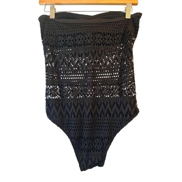NWOT Crochet Strapless One-piece swim suit underwire Cups sz M - Picture 1 of 6